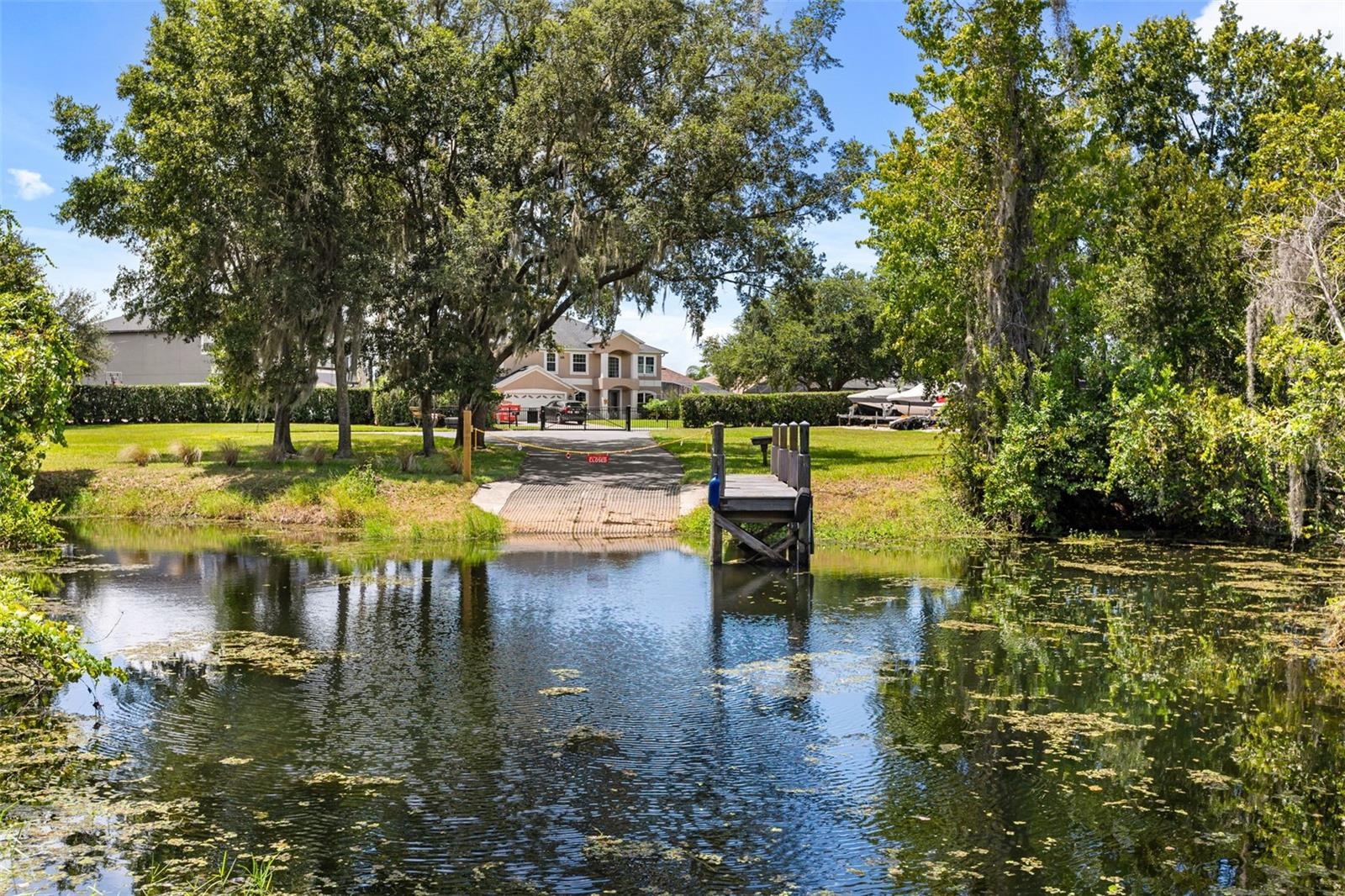Community boat ramp is approximately 300 feet away