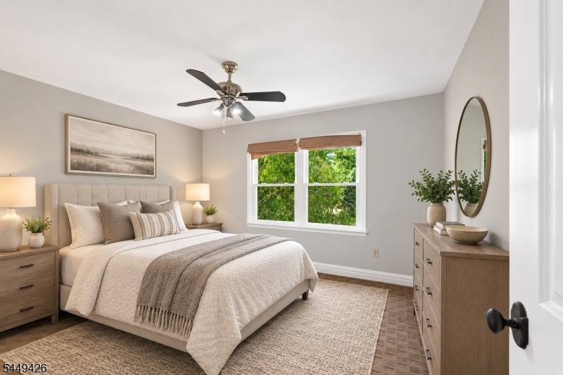 BEDROOM (VIRTUALLY STAGED)