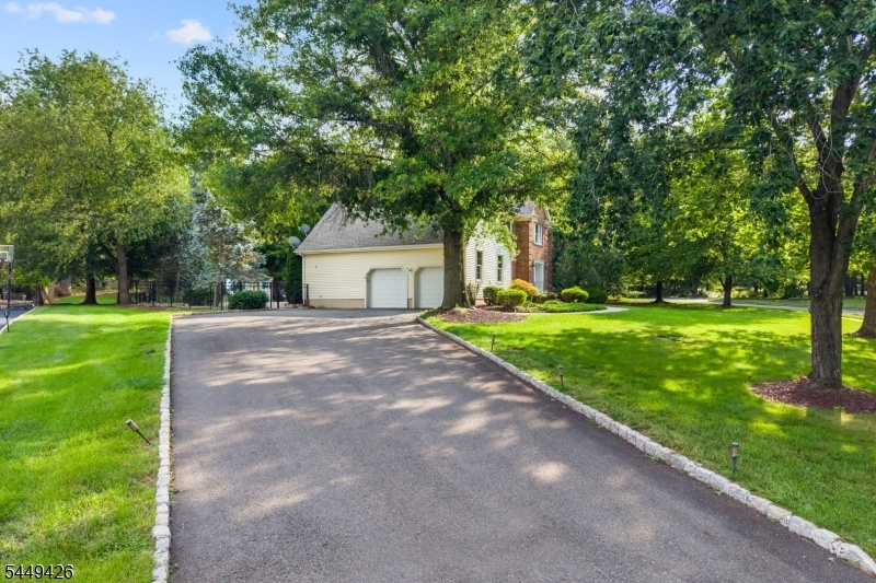 EXTRA LONG/WIDE DRIVEWAY