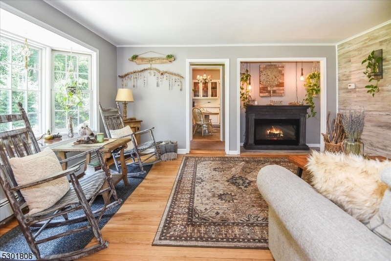 Bay window in den