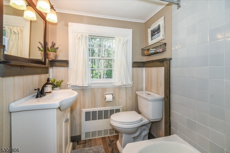 Second floor full Bathroom