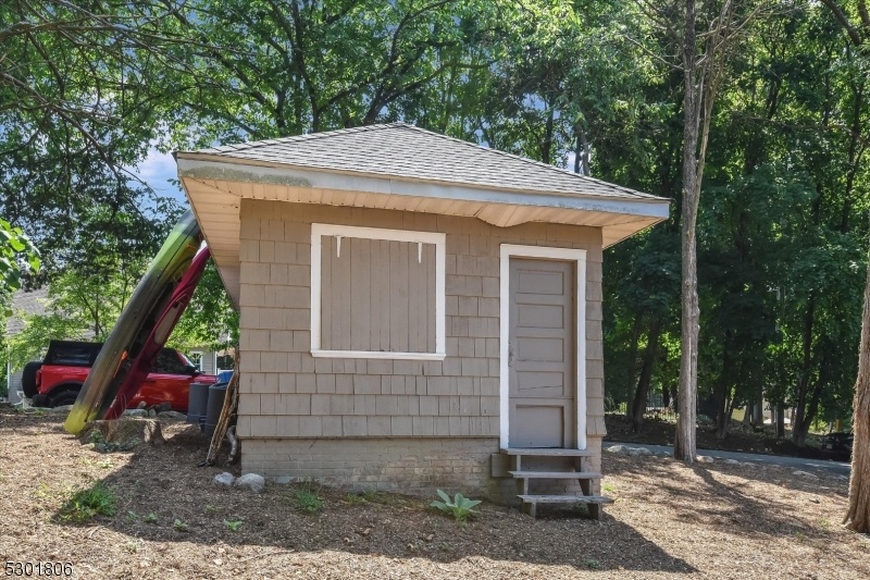 One car garage
