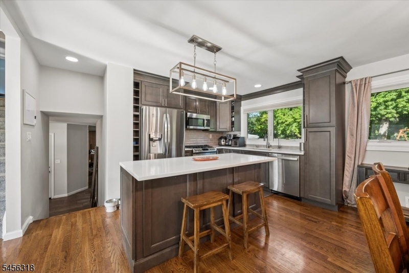 Kitchen - quartz countertops