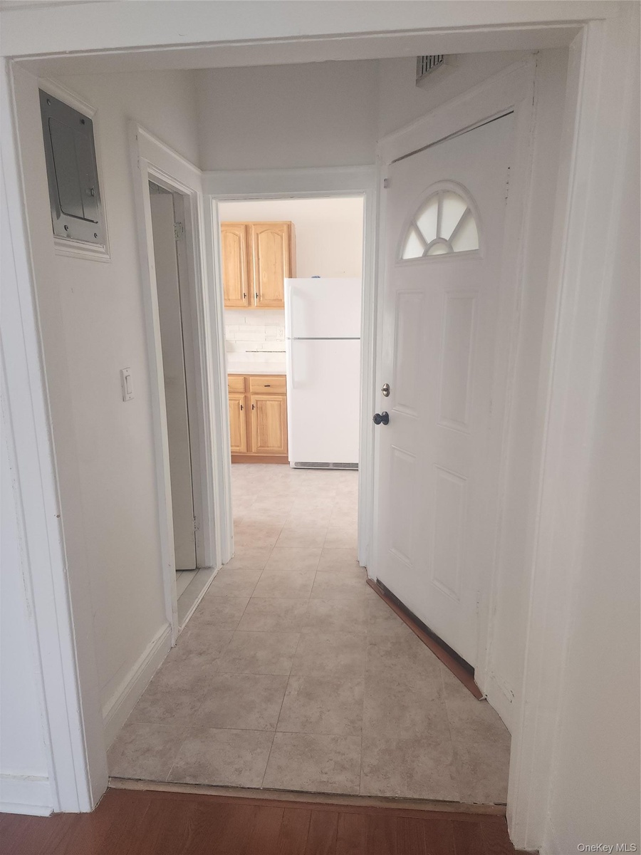 Entry foyer of 2nd floor front apartment
