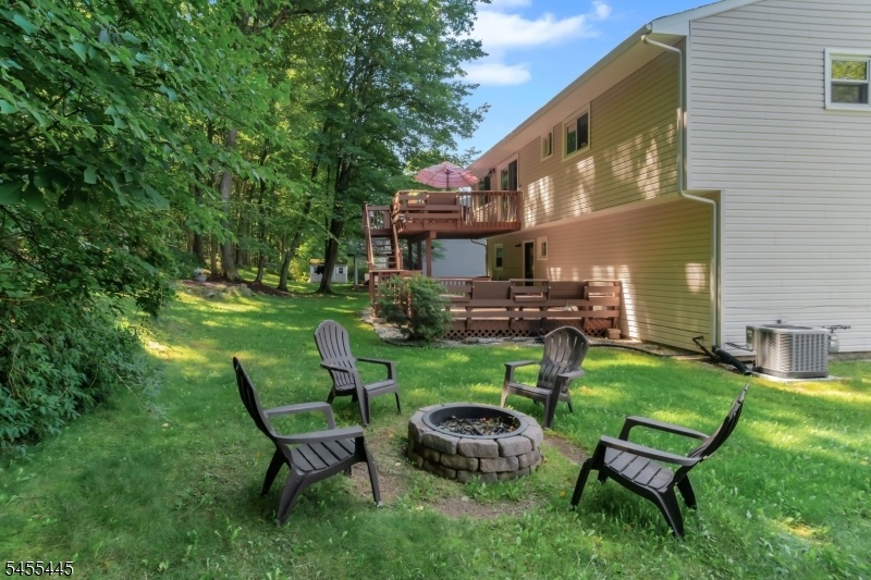 Side Yard/Firepit