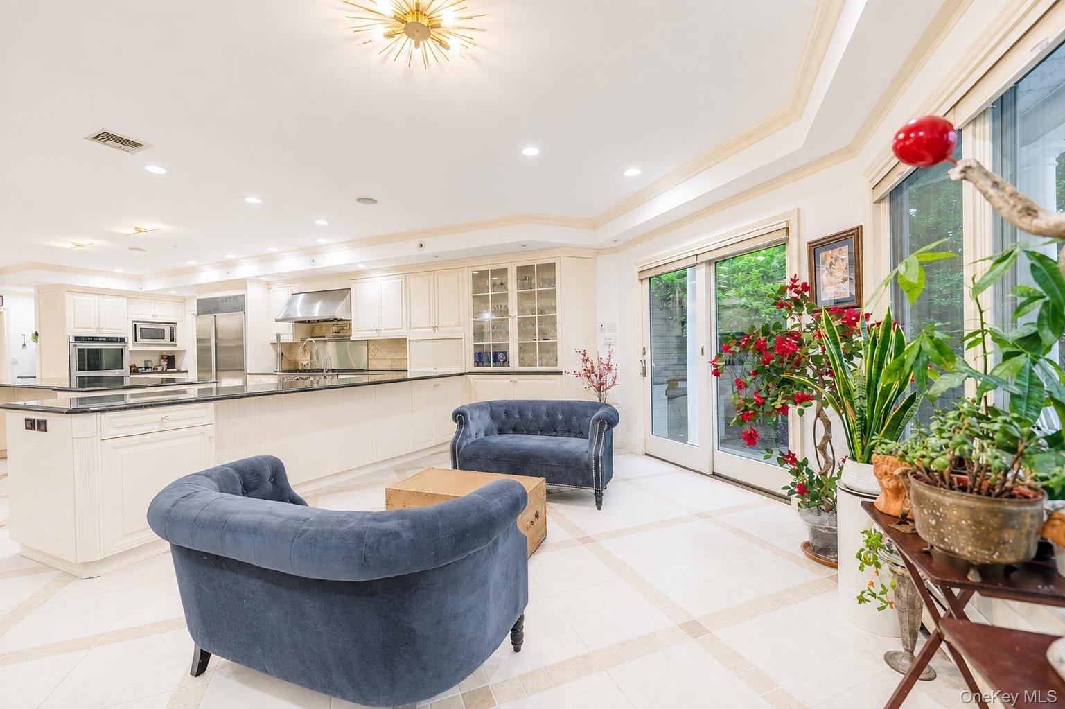 kitchen sitting area