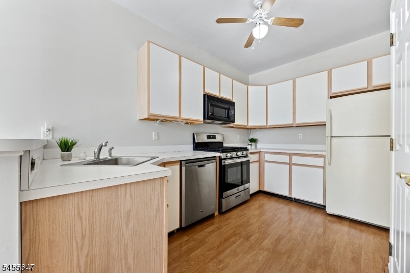 Eat In Kitchen