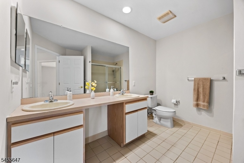2nd Floor Main Bath
