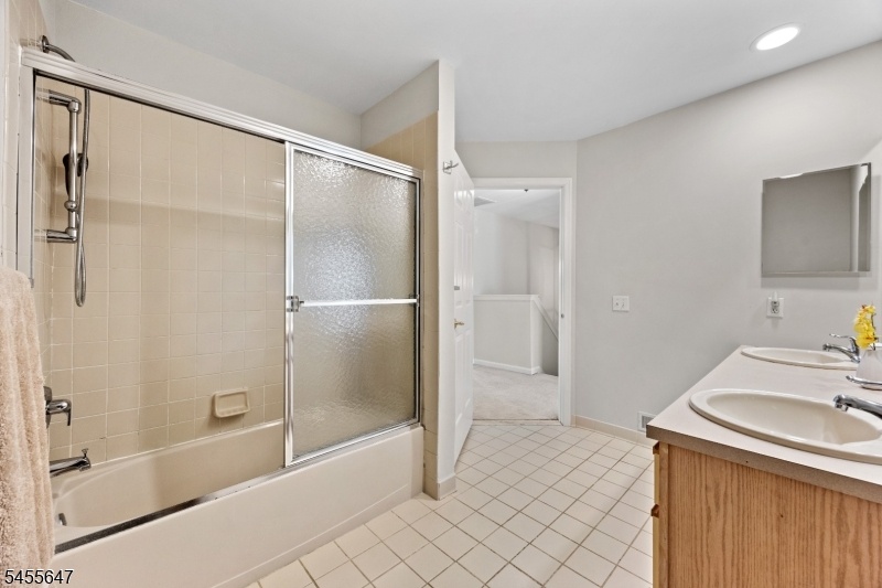 2nd Floor Main Bath