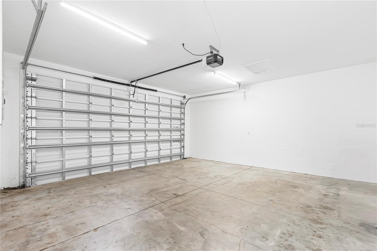 detached 2-car garage