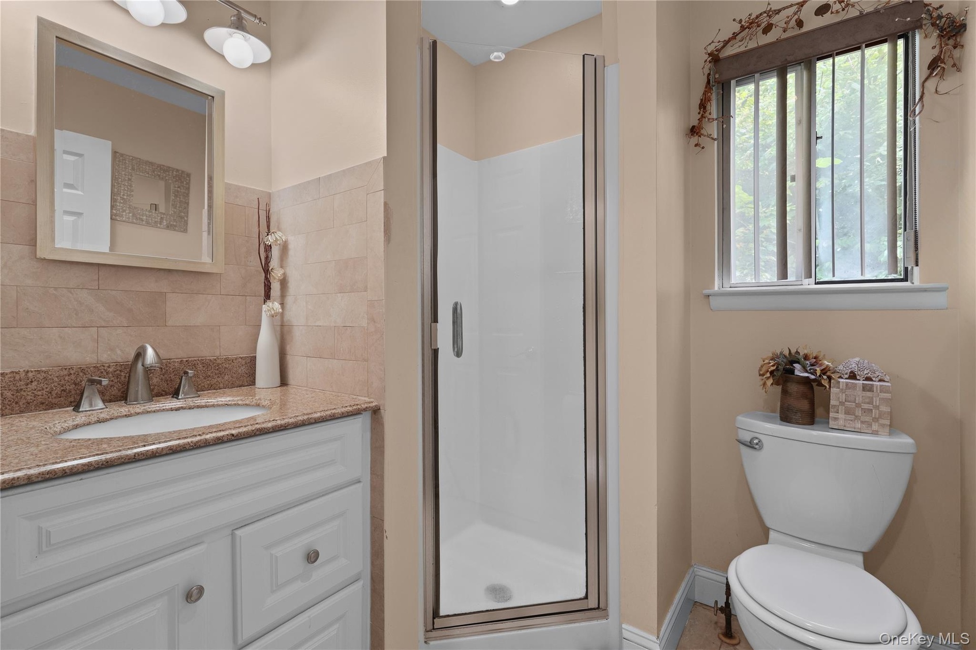 Second full bath in hallway
