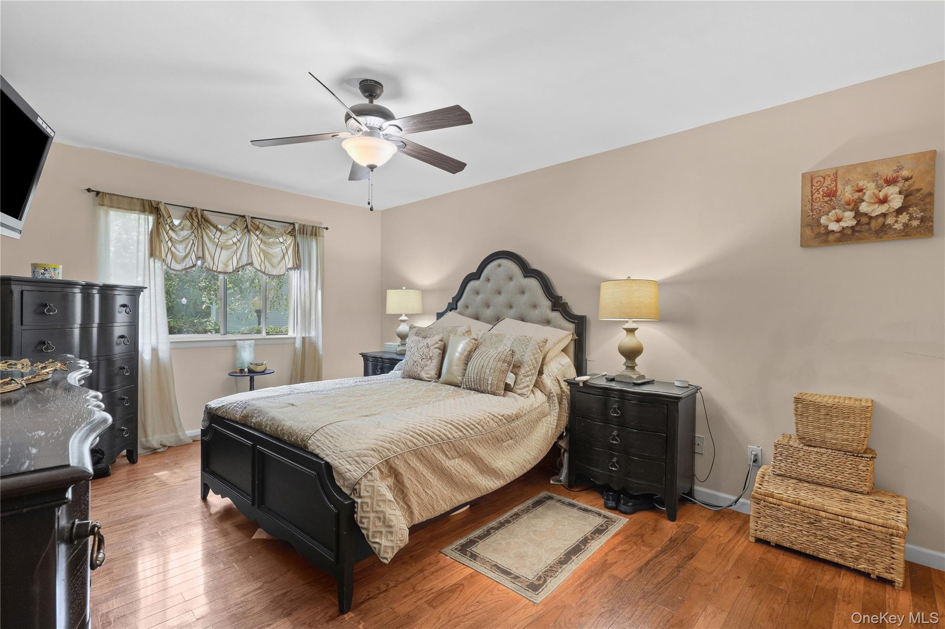Primary Bedroom with ample space and a Walk in Closet
