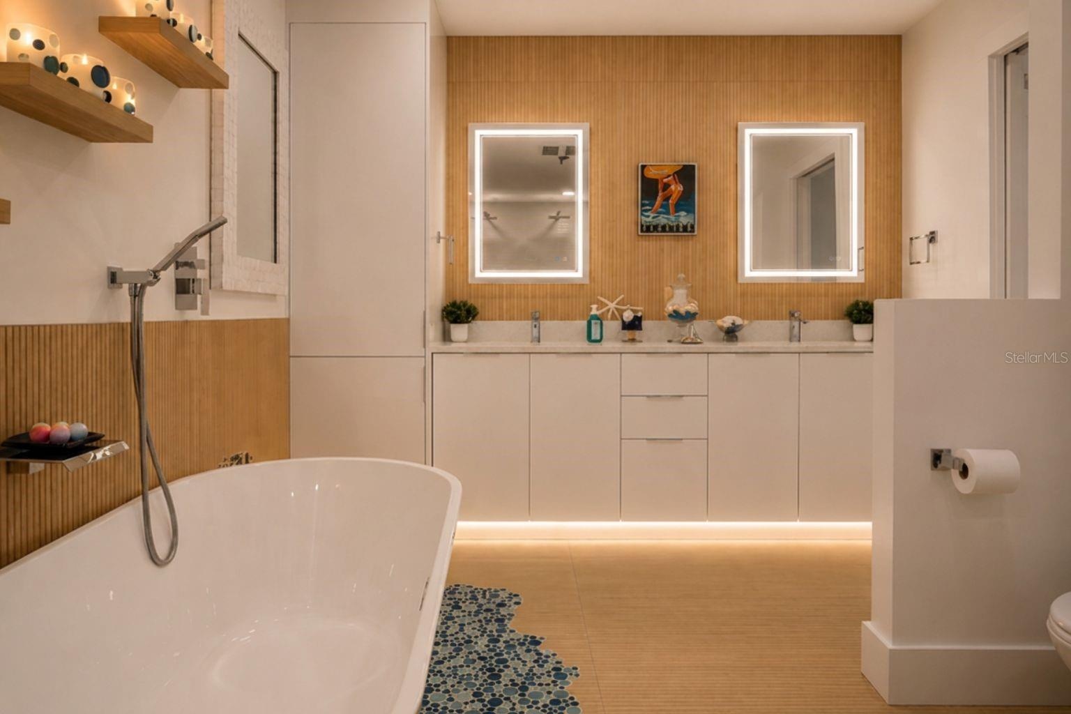 TWO PERSON SOAKING TUB