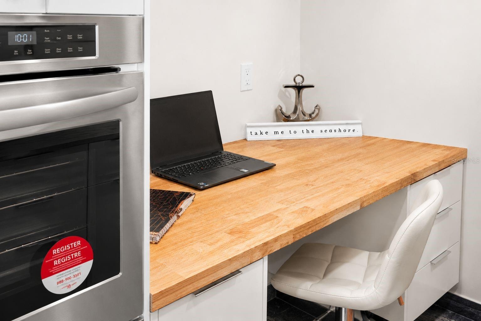 CHEF'S DESK