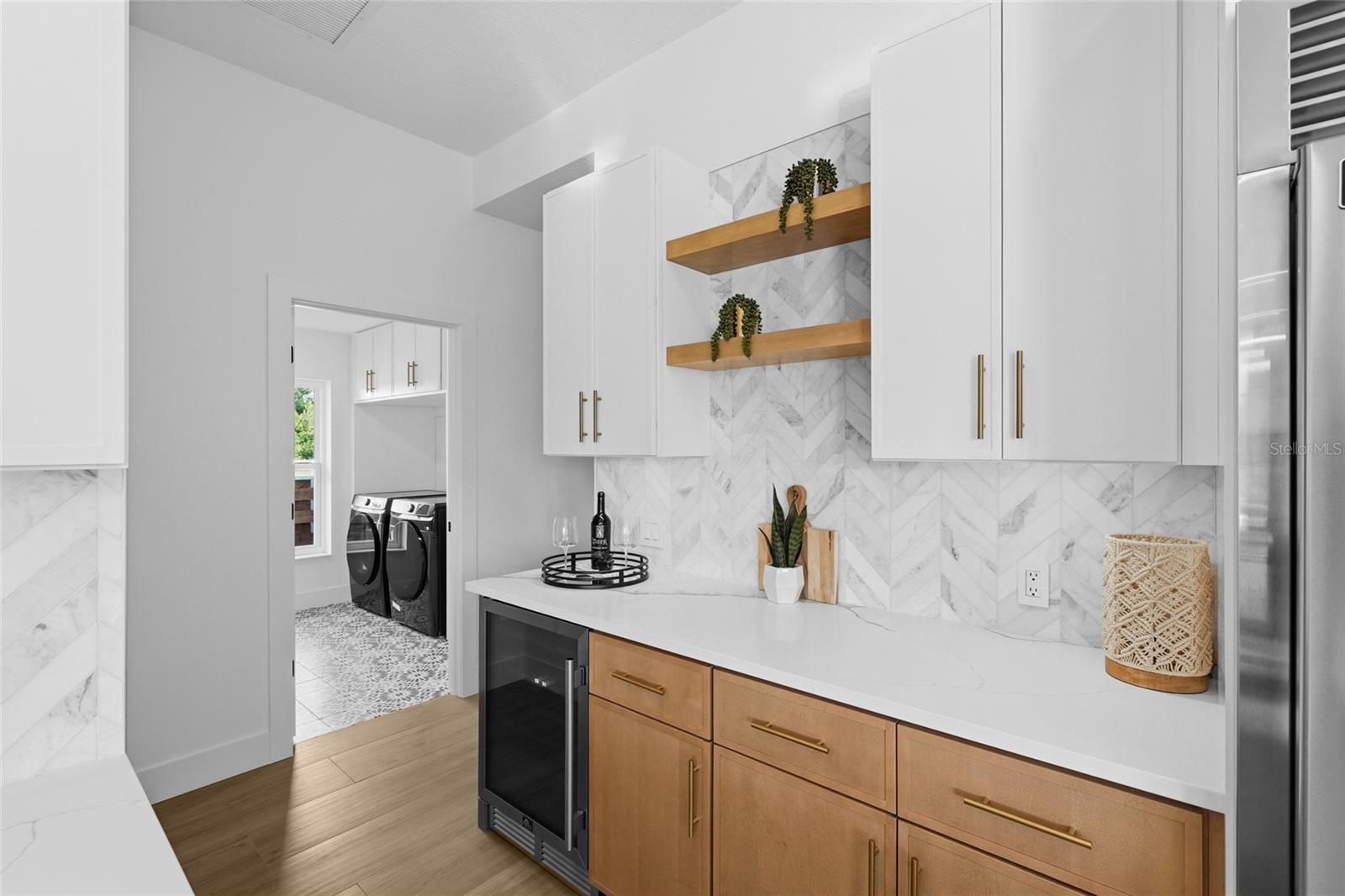 Bar / coffee bar + wine cooler