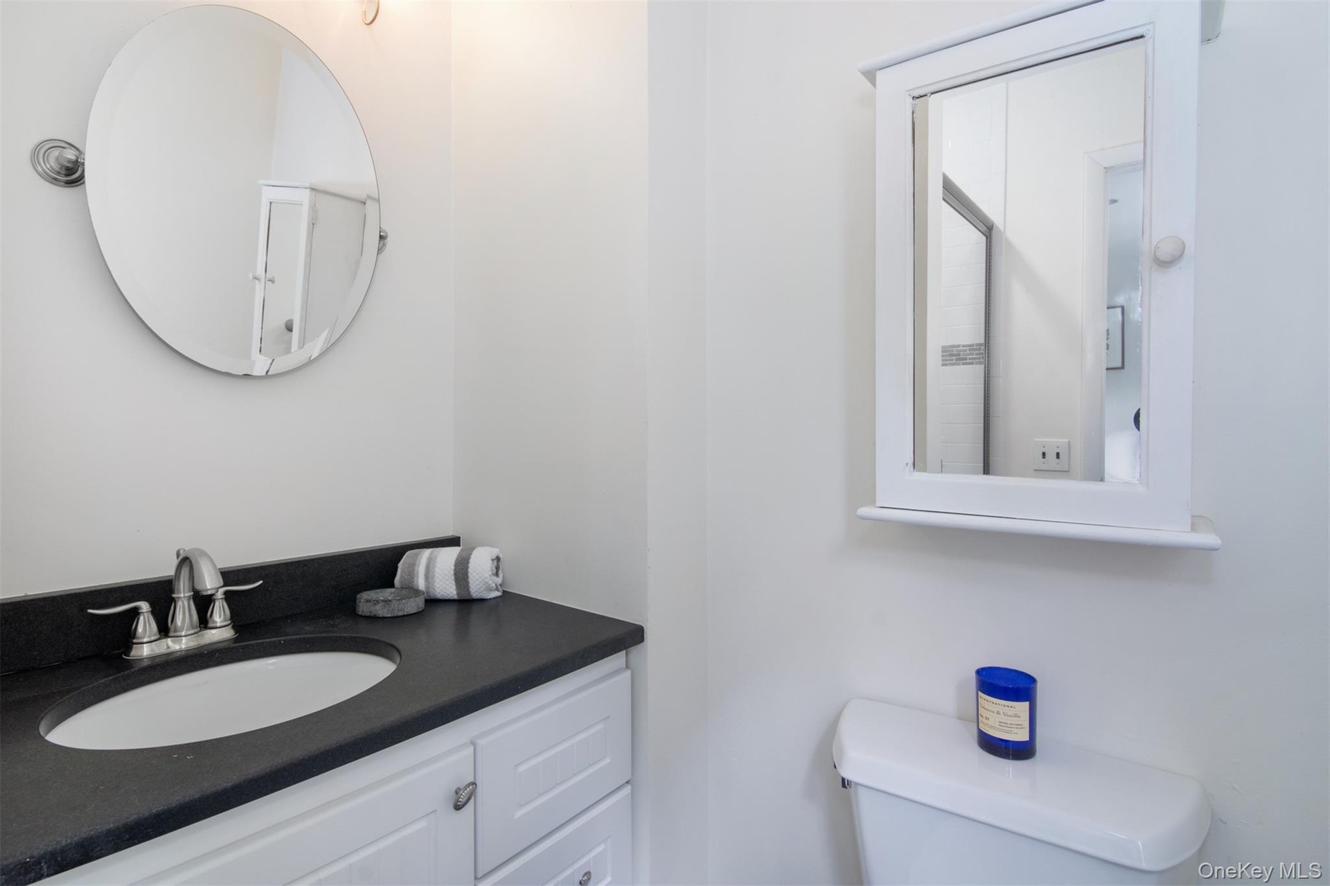 Ensuite guest room bath
