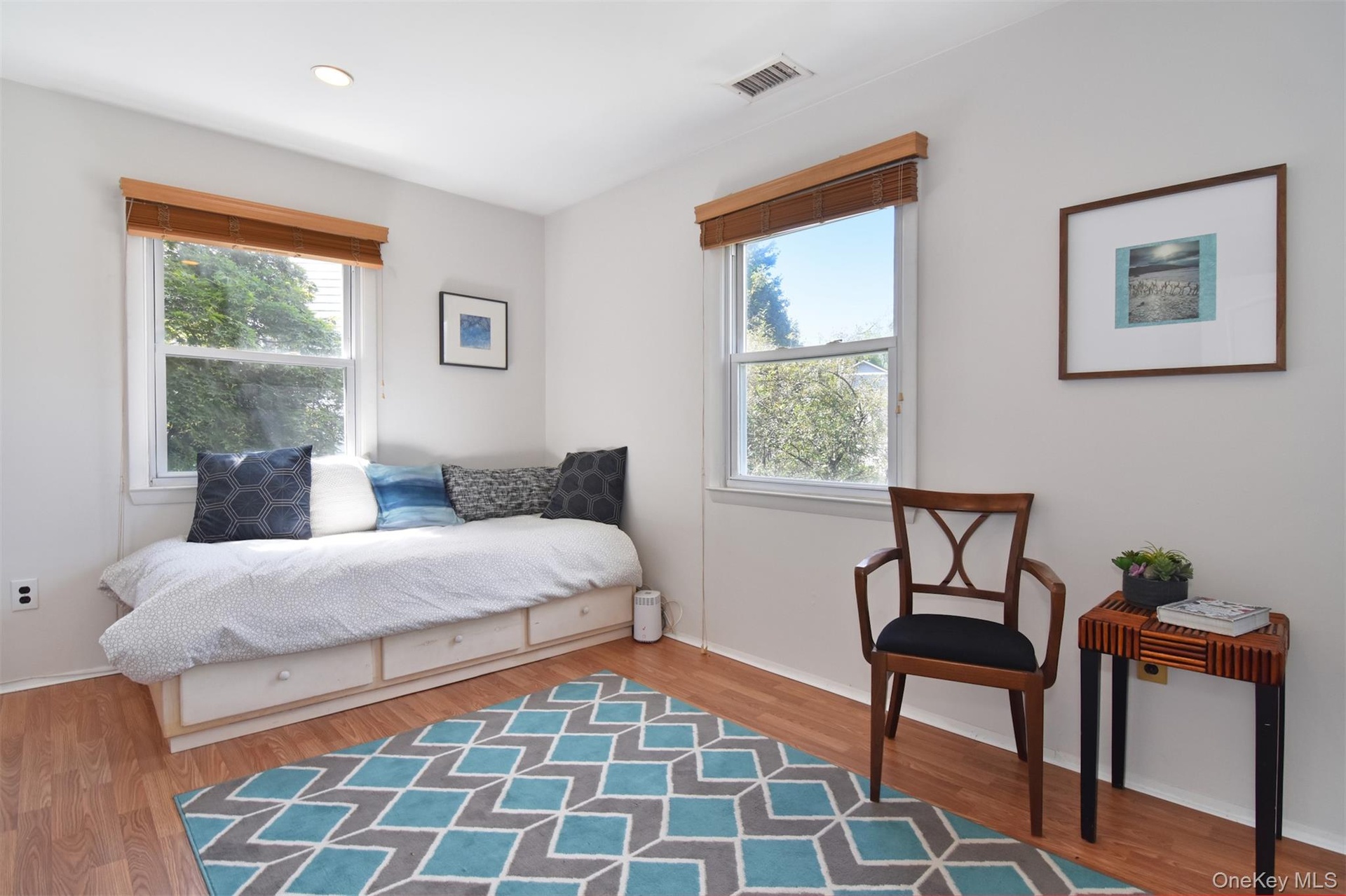 Fifth bedroom or office