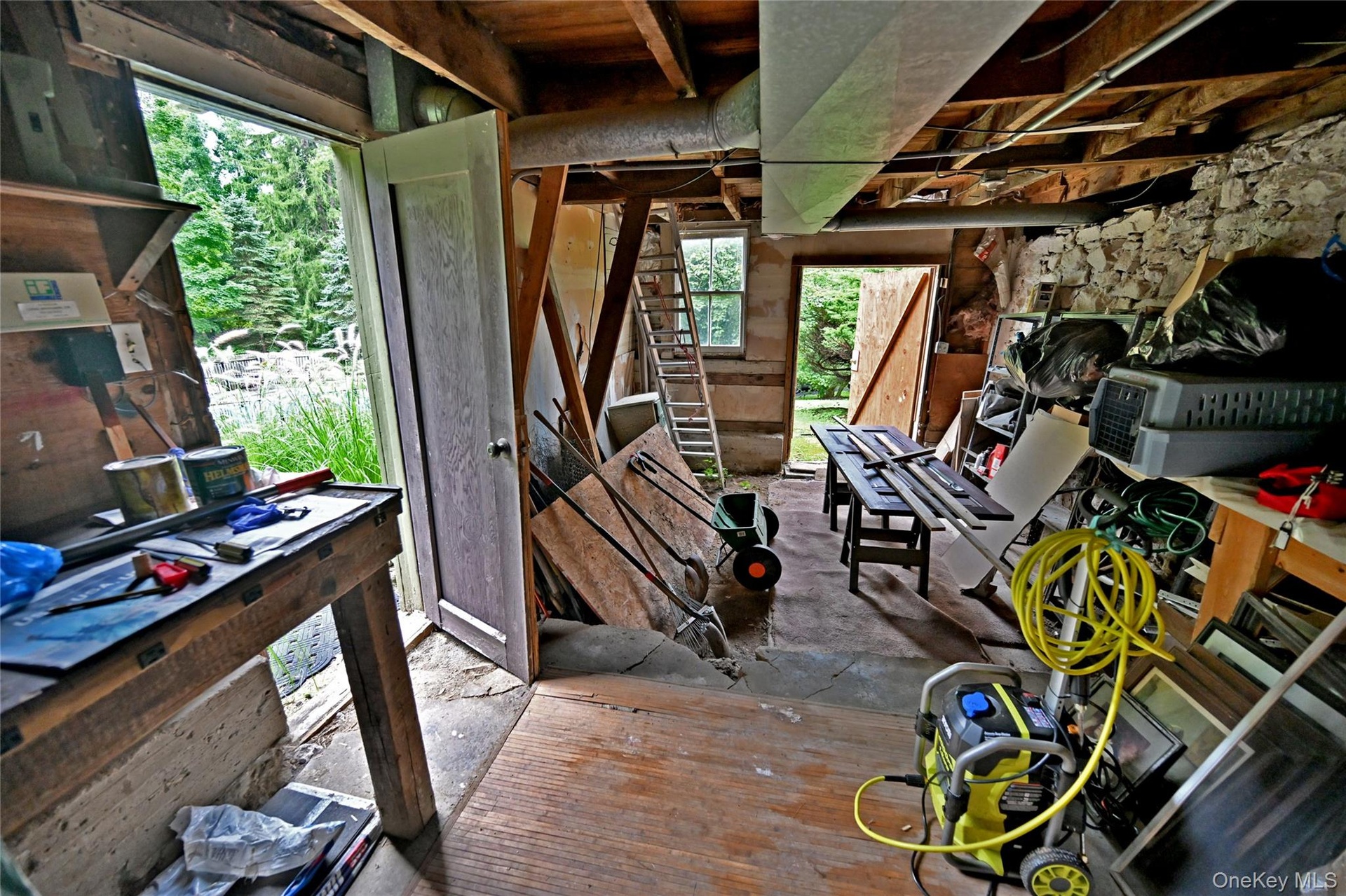 Work area wher you an also park your lawn equiptment