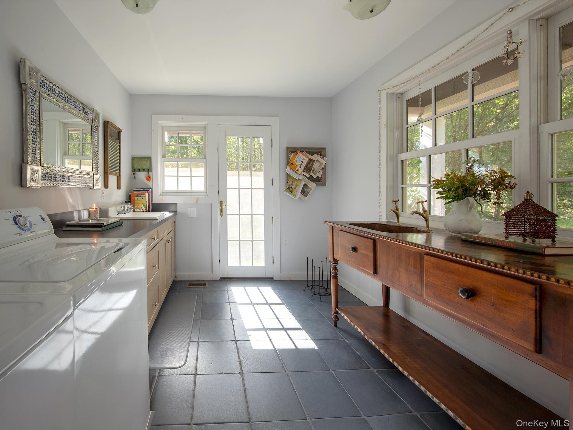 Entryway featuring tile patterned flooring and washing machine and dryer