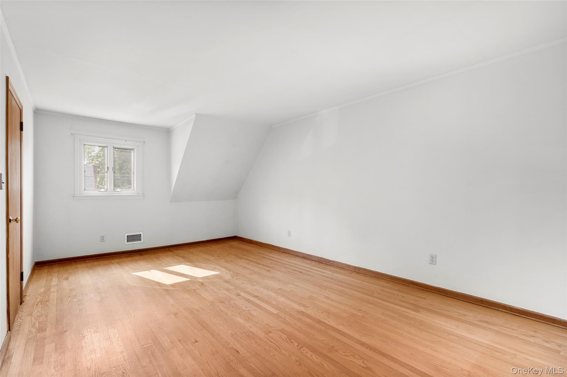upstairs bedroom #1
