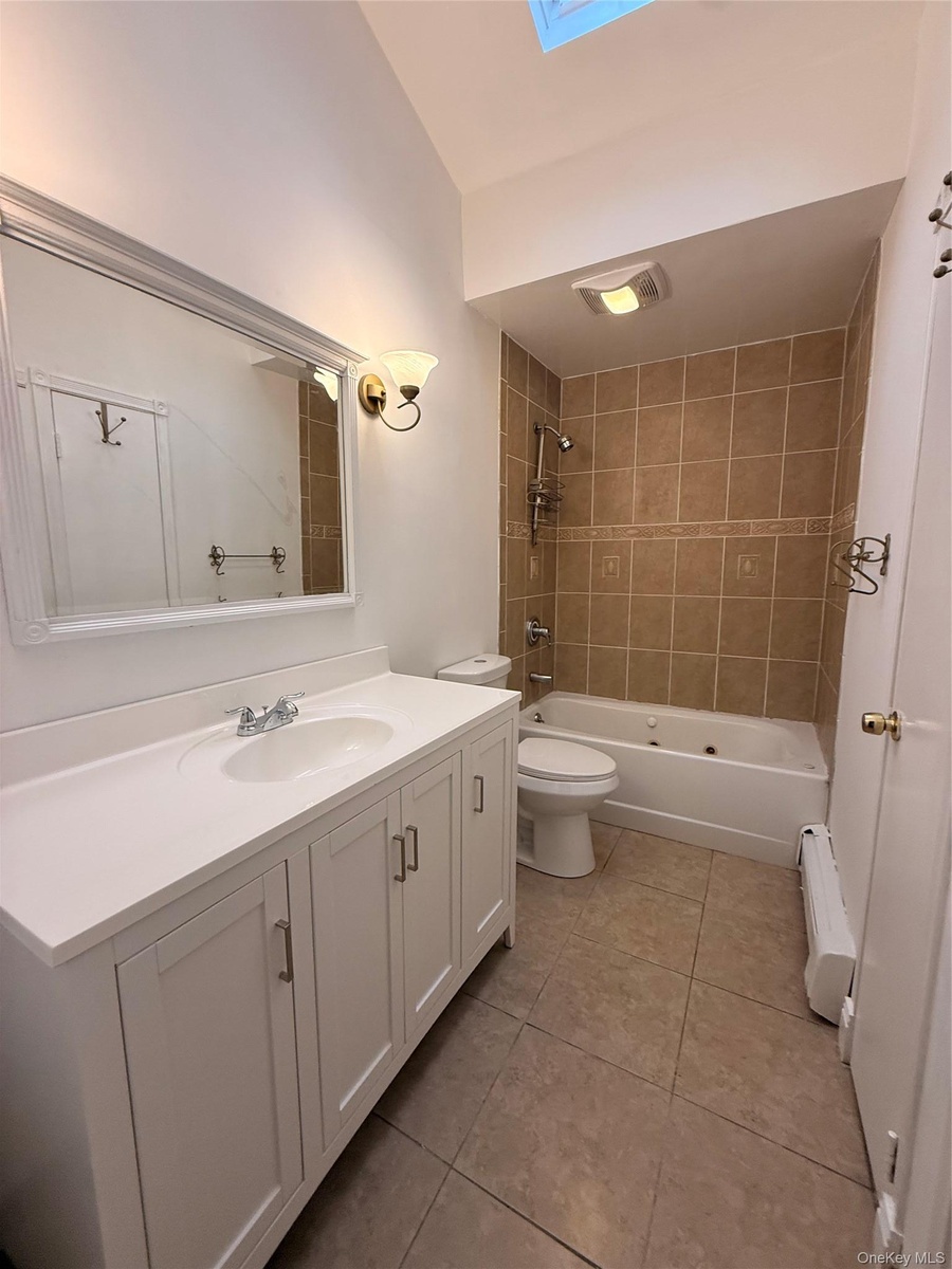 2nd Floor Full Bathroom