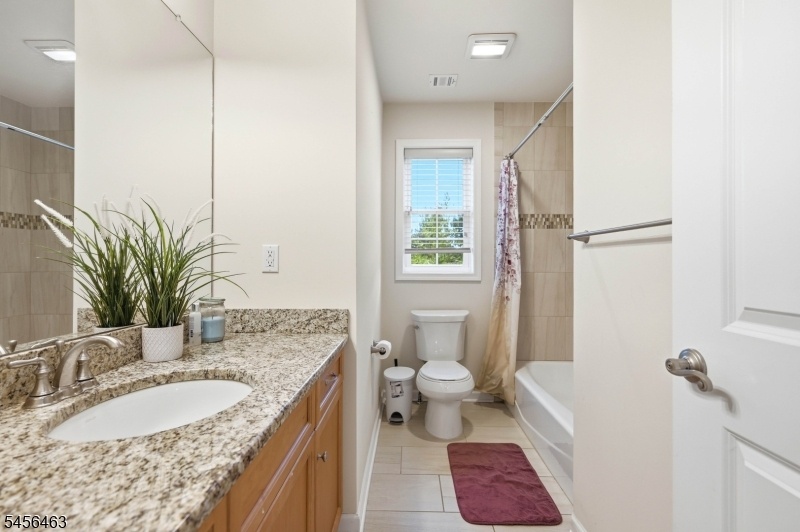 Hallway full bath