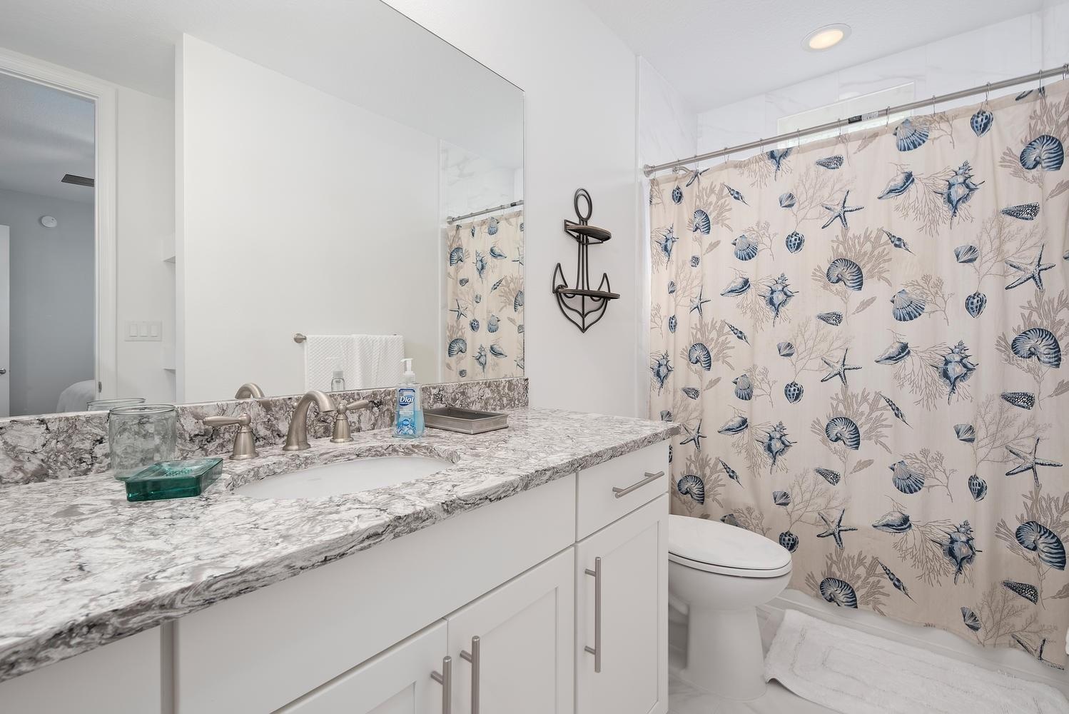 2nd ensuite bath with granite and tub/shower