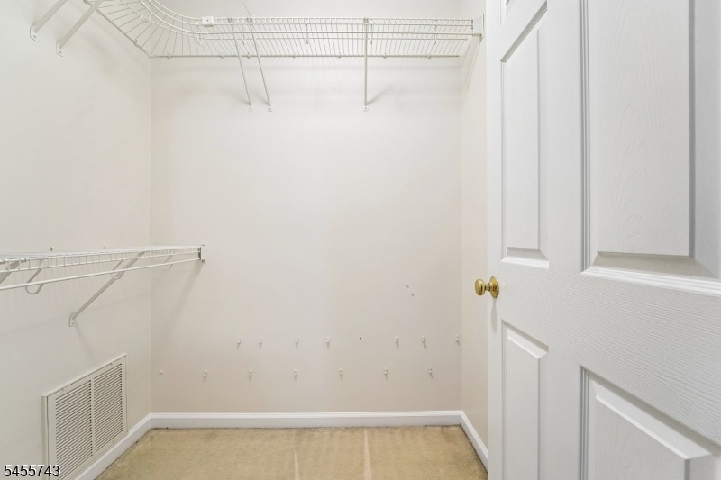 Walk-in-closet