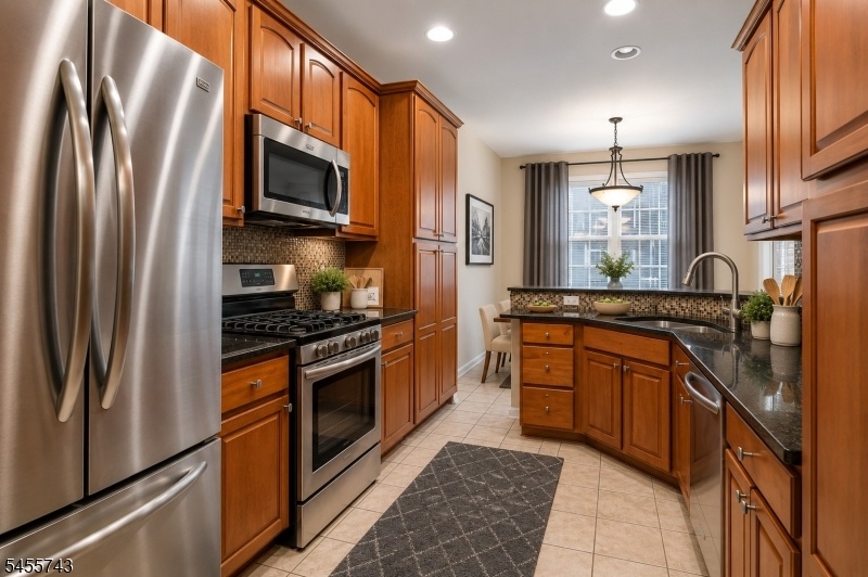 Eat-in-kitchen