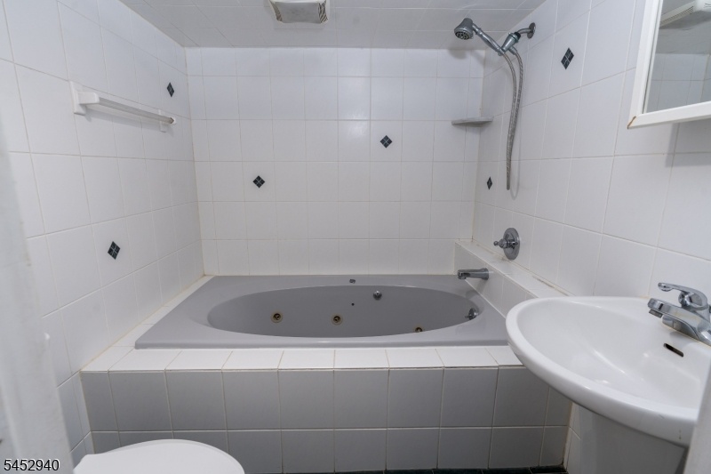 LL Full Bathroom