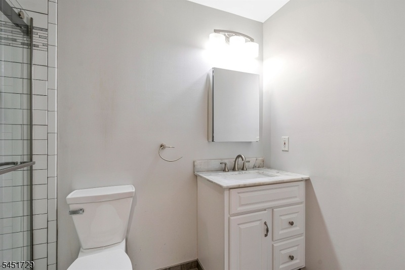 Ground Lvl Bathroom
