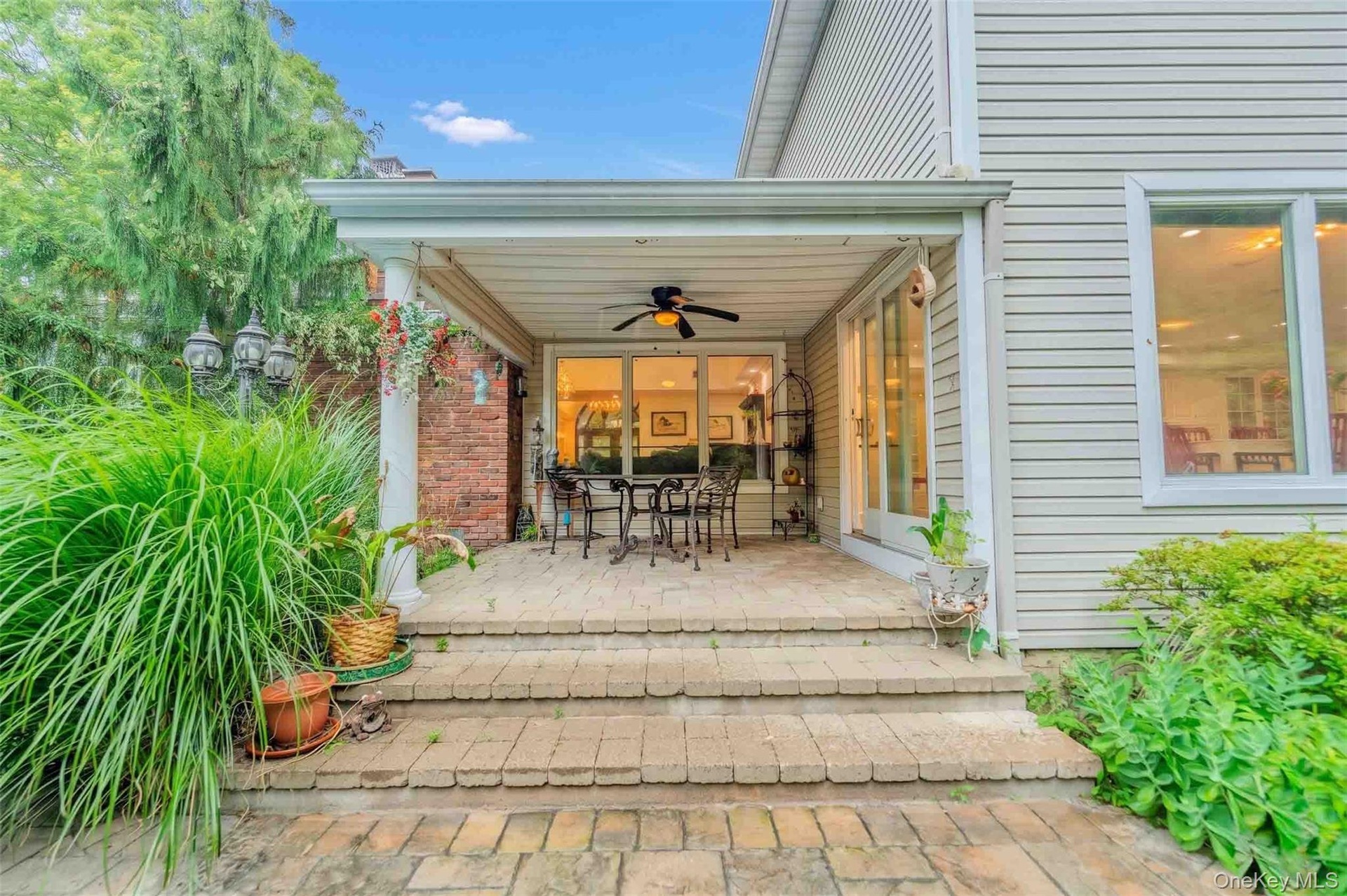 covered patio w/ fan