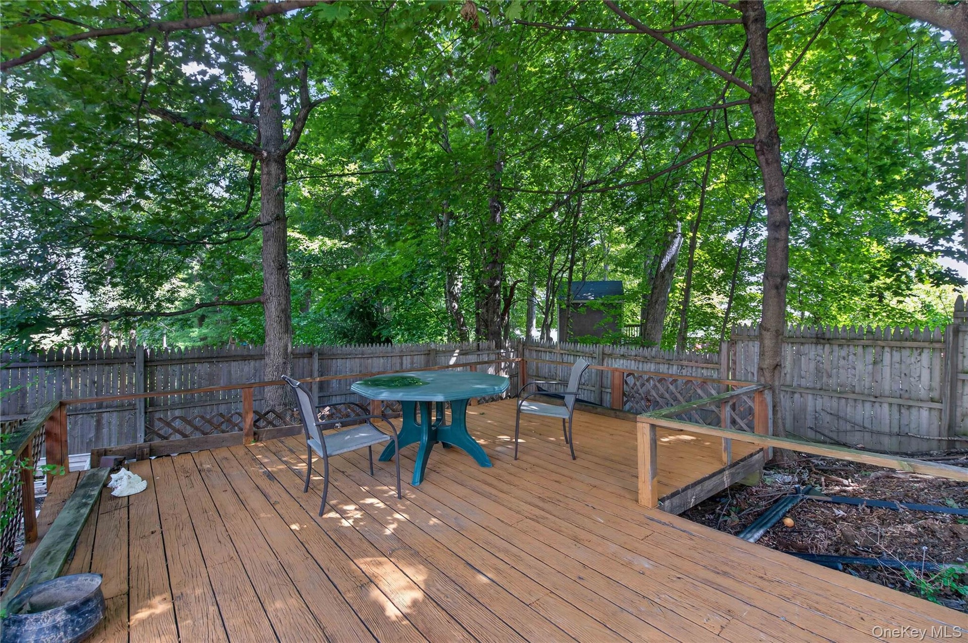 Deck in the back