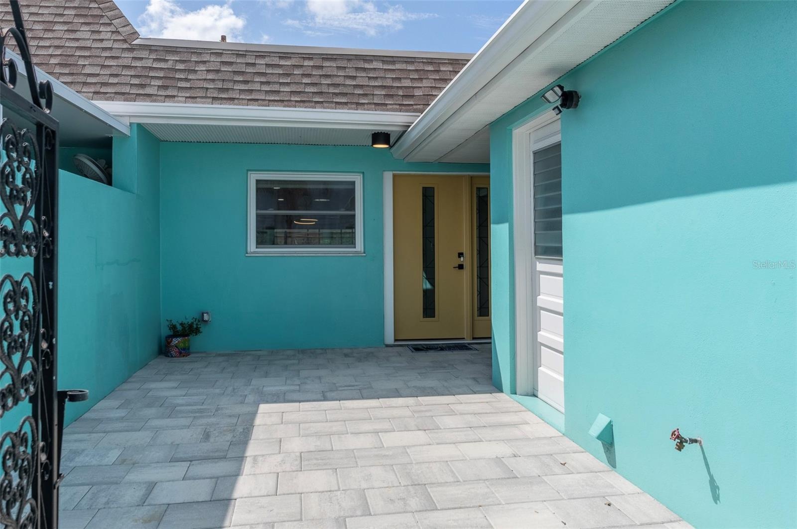 Your Waterfront Villa Awaits.  Private courtyard, versatile- see what you can do! Privacy! Your Oasis!