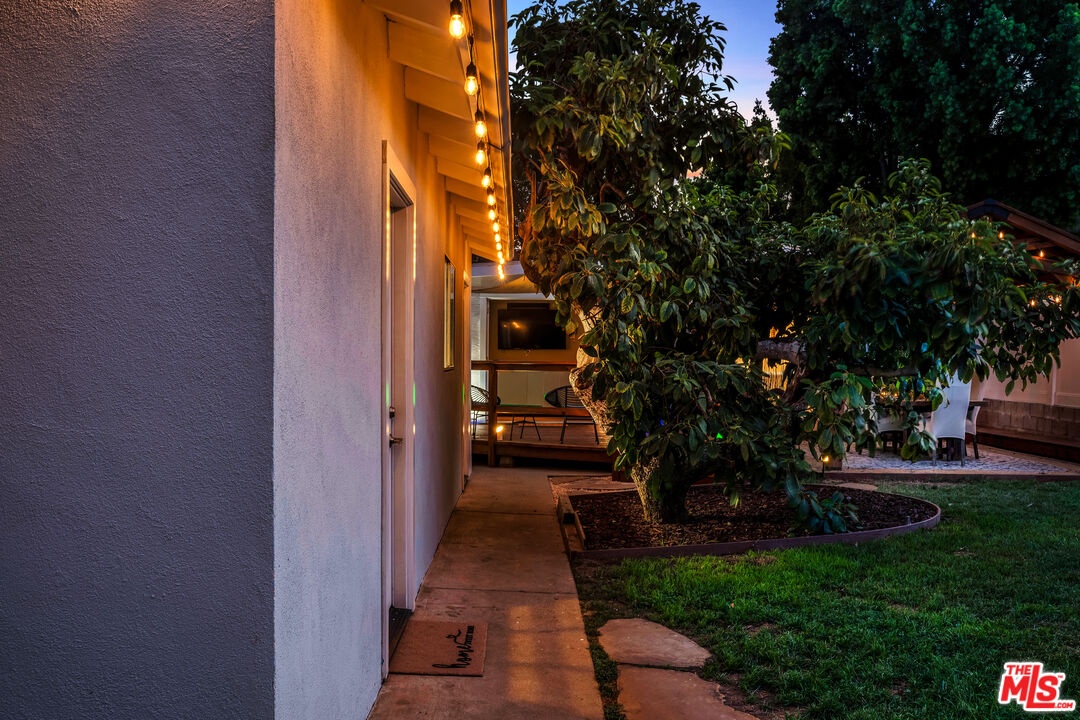 Entrance to studio in back