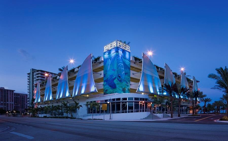 WALK TO LAUDERDALE BY THE SEA BEACH, STORES, RESTAURANTS, NIGHTLIFE, TRANSPORTATION, AND ONLY MINUTES TO FORT LAUDERDALE, POMPANO BEACH ATTRACTIONS AN