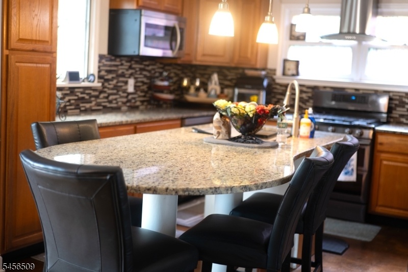 Eat-in Kitchen