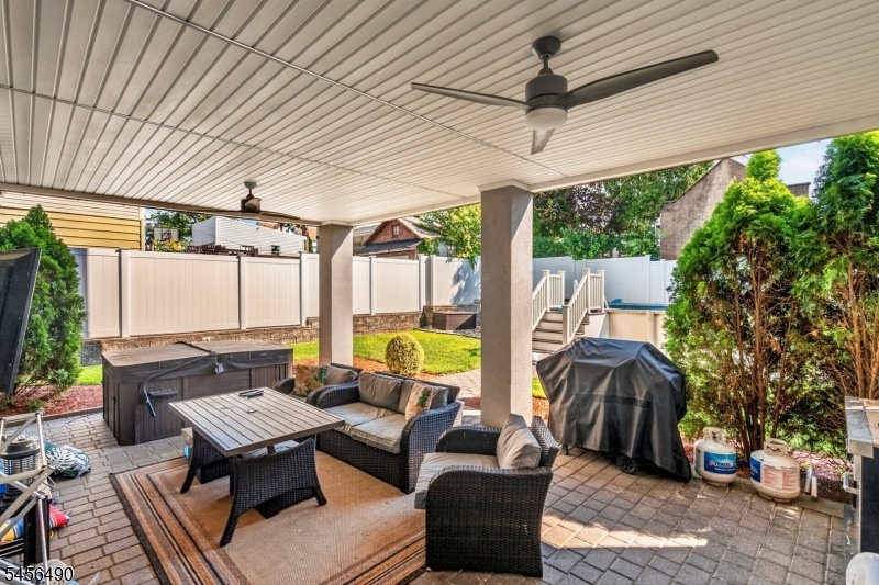 Patio/ bbq private yard