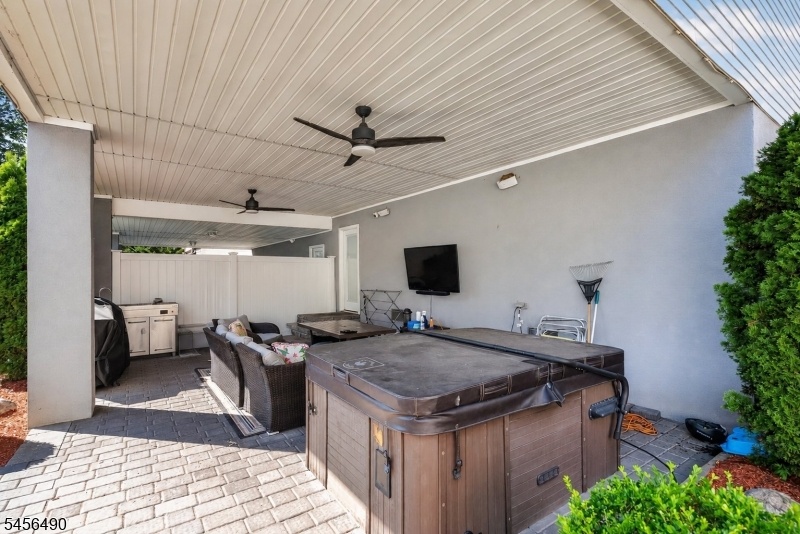 Patio/ Hot tub