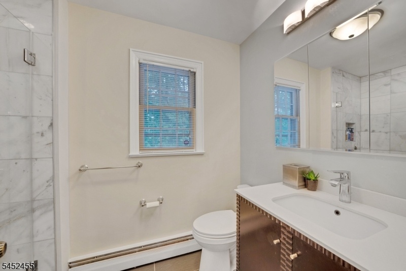 Primary En-suite bath