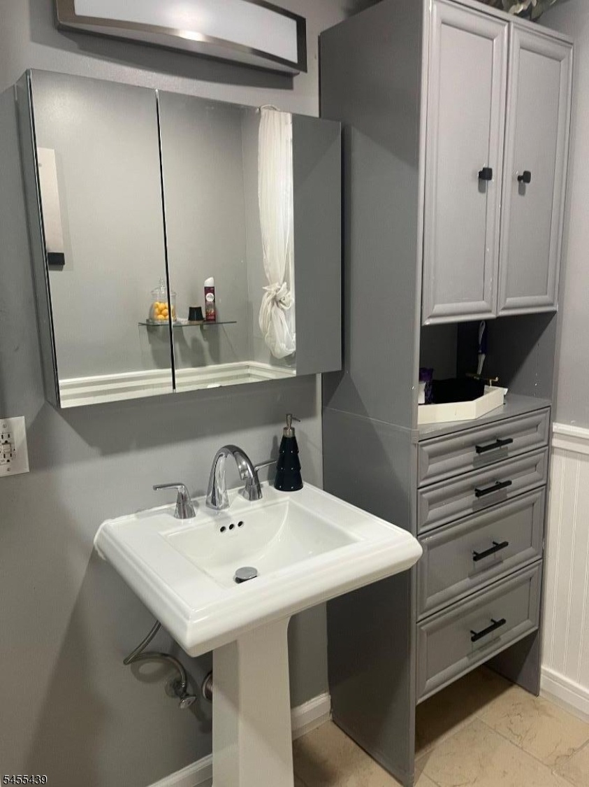 Second fl bathroom