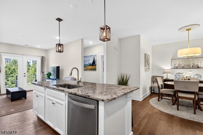 Kitchen / Dining