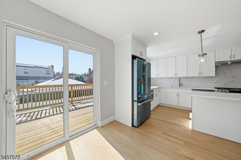PRIVATE DECK