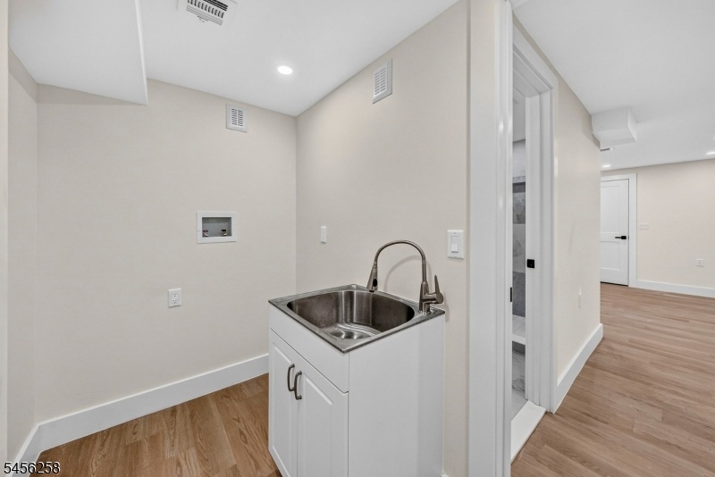 Laundry room (basement)