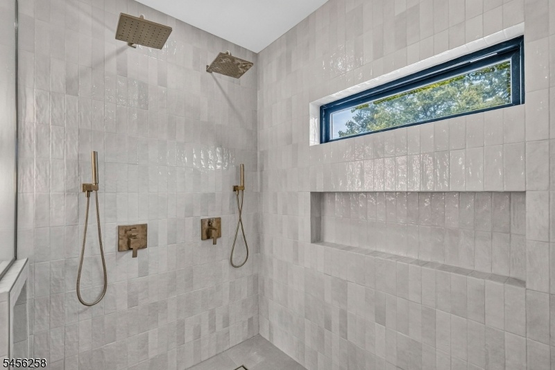 Dual shower heads
