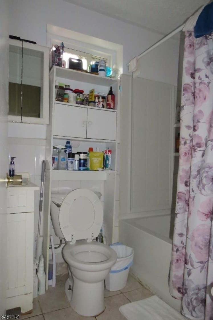 1st Floor Bath