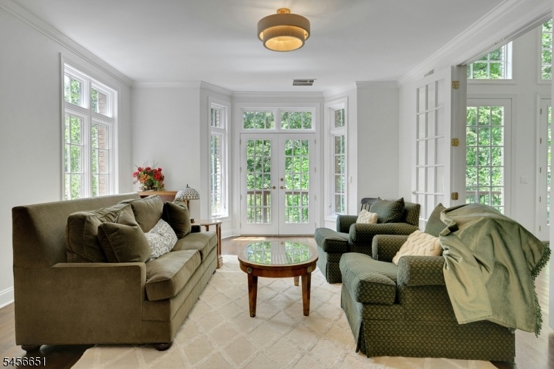 1st Fl ensuite sitting room