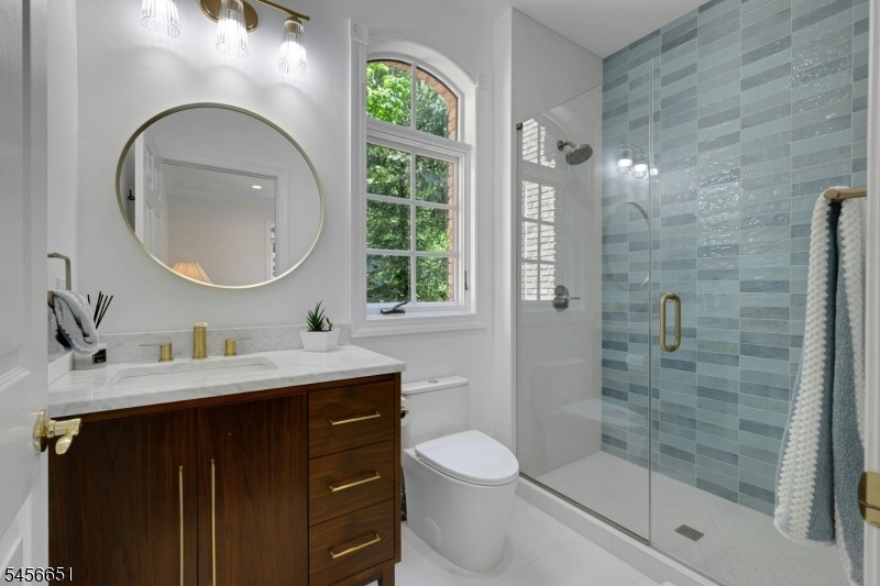 1st Fl Ensuite full bath '26