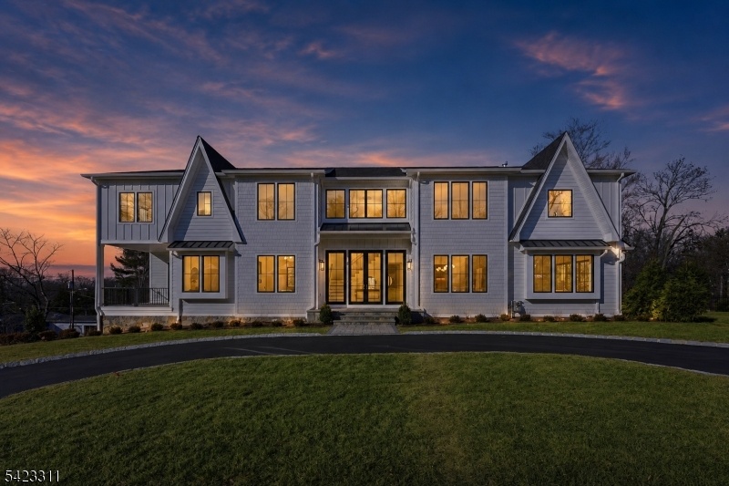 Exterior / Twilight Photo