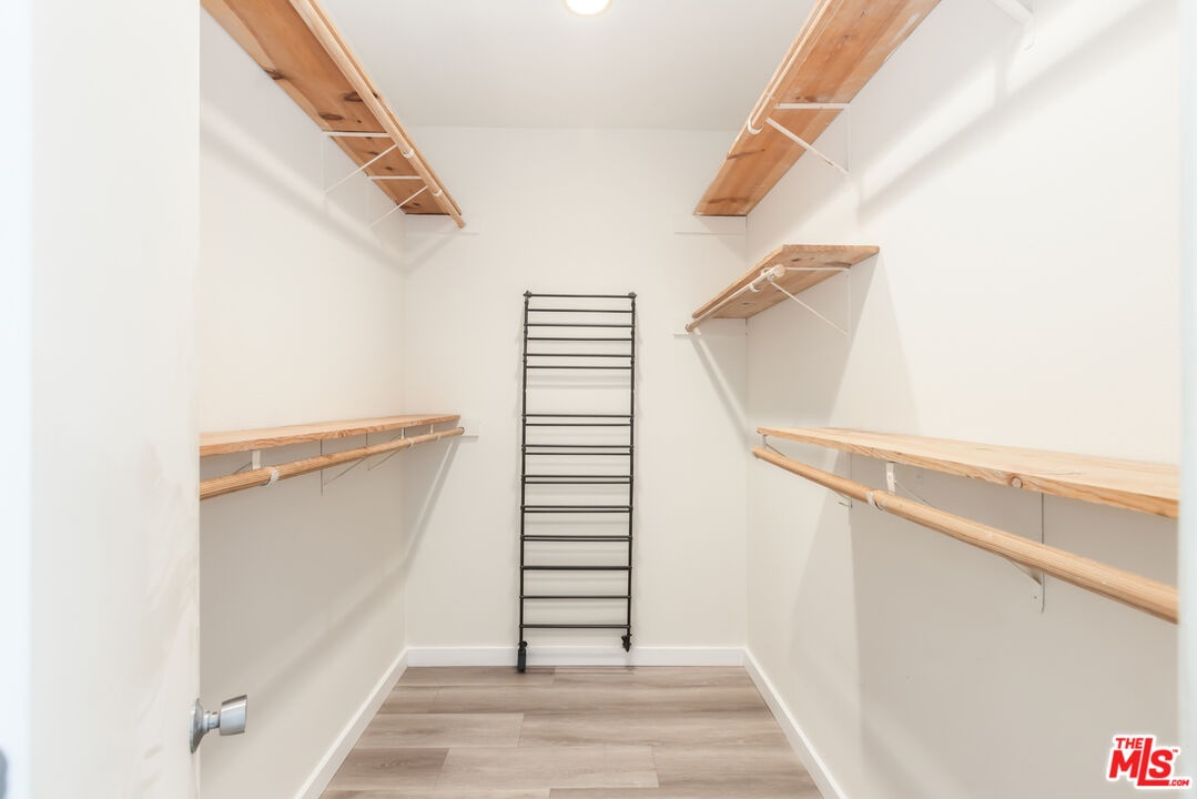 Walking closet